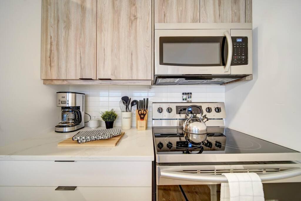 Luxurious Modern 2Br Condo Sleeps 5 Coffee, Ac, Wifi Halifax Esterno foto