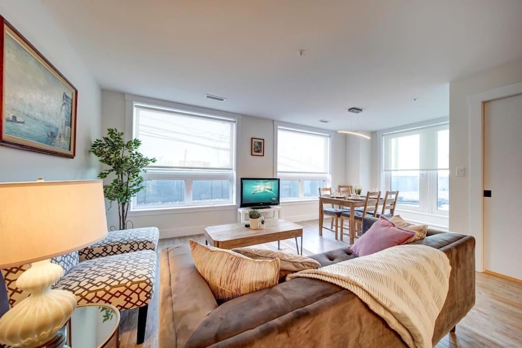 Luxurious Modern 2Br Condo Sleeps 5 Coffee, Ac, Wifi Halifax Esterno foto